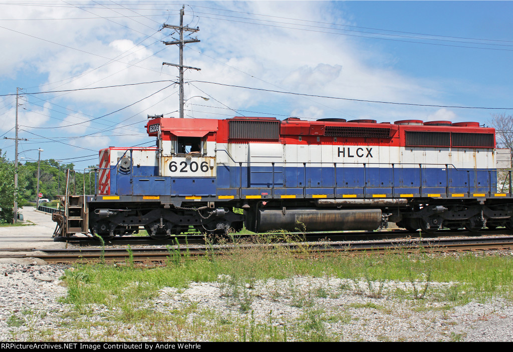 HLCX 6206 in profile as it crosses 45th St.